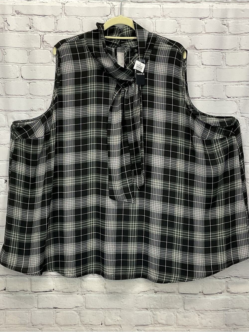 Torrid Top Women's Plus Size 5X Black Gray Pink Plaid Mock Tie Neck Sleeveless